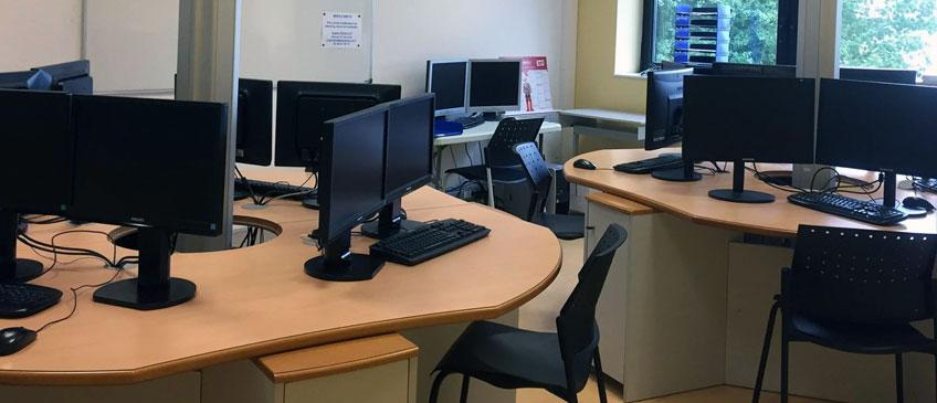 Image présentant une salle bureautique sur le campus de la Mayenne