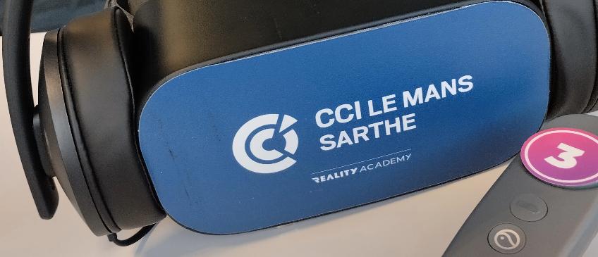 Casque de réalité virtuelle utilisée à la CCI Le Mans Sarthe